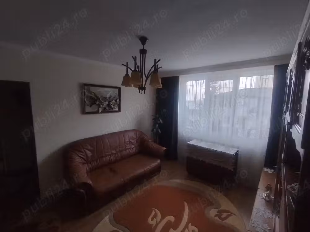 vând apartament 3 camere complet mobilat și utilat