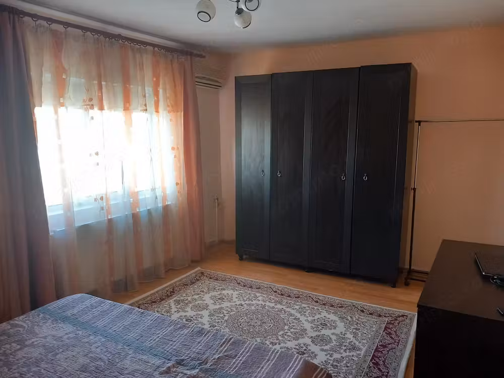 Proprietar, zona Aradului, 2 camere decomandat, 51 mp utili plus 7 mp balcon, centrala proprie, usca