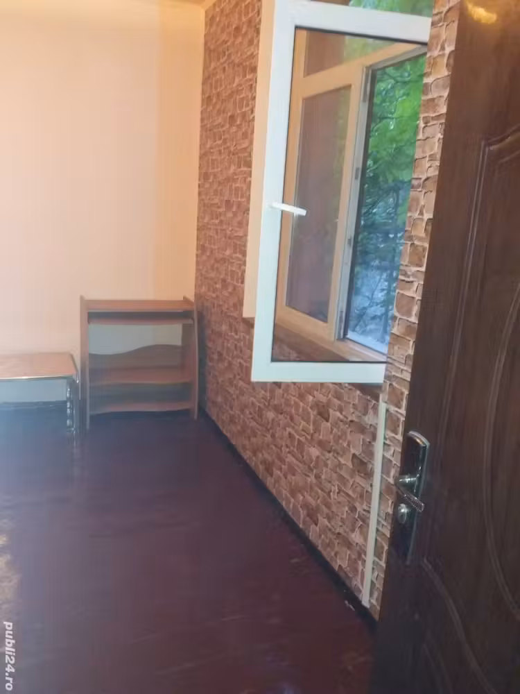 Vând 2 camere în Sinaia, zona gării
