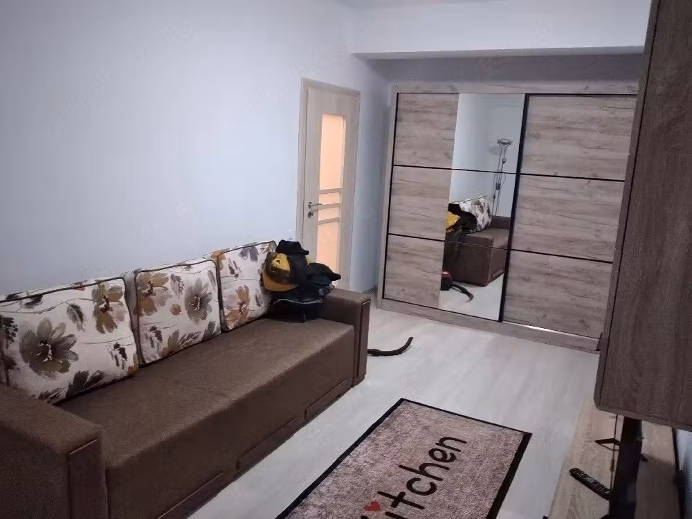 închiriez garsonieră confort I zona Vișoianu