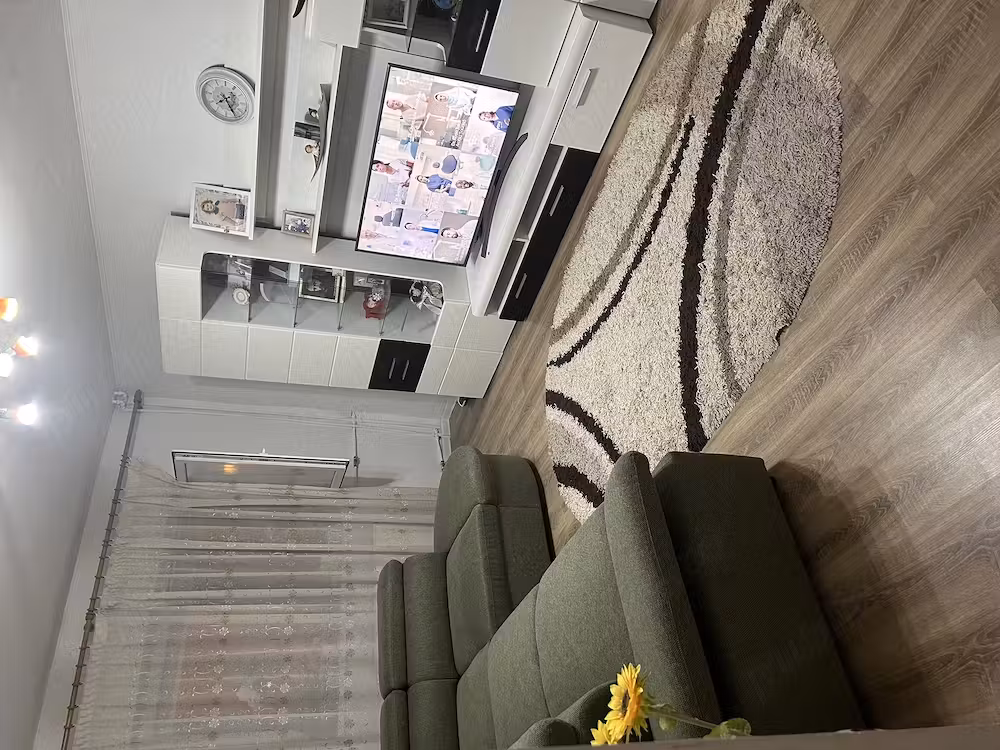 De vânzare - apartament cu 3 camere decomandat - zona Iosia