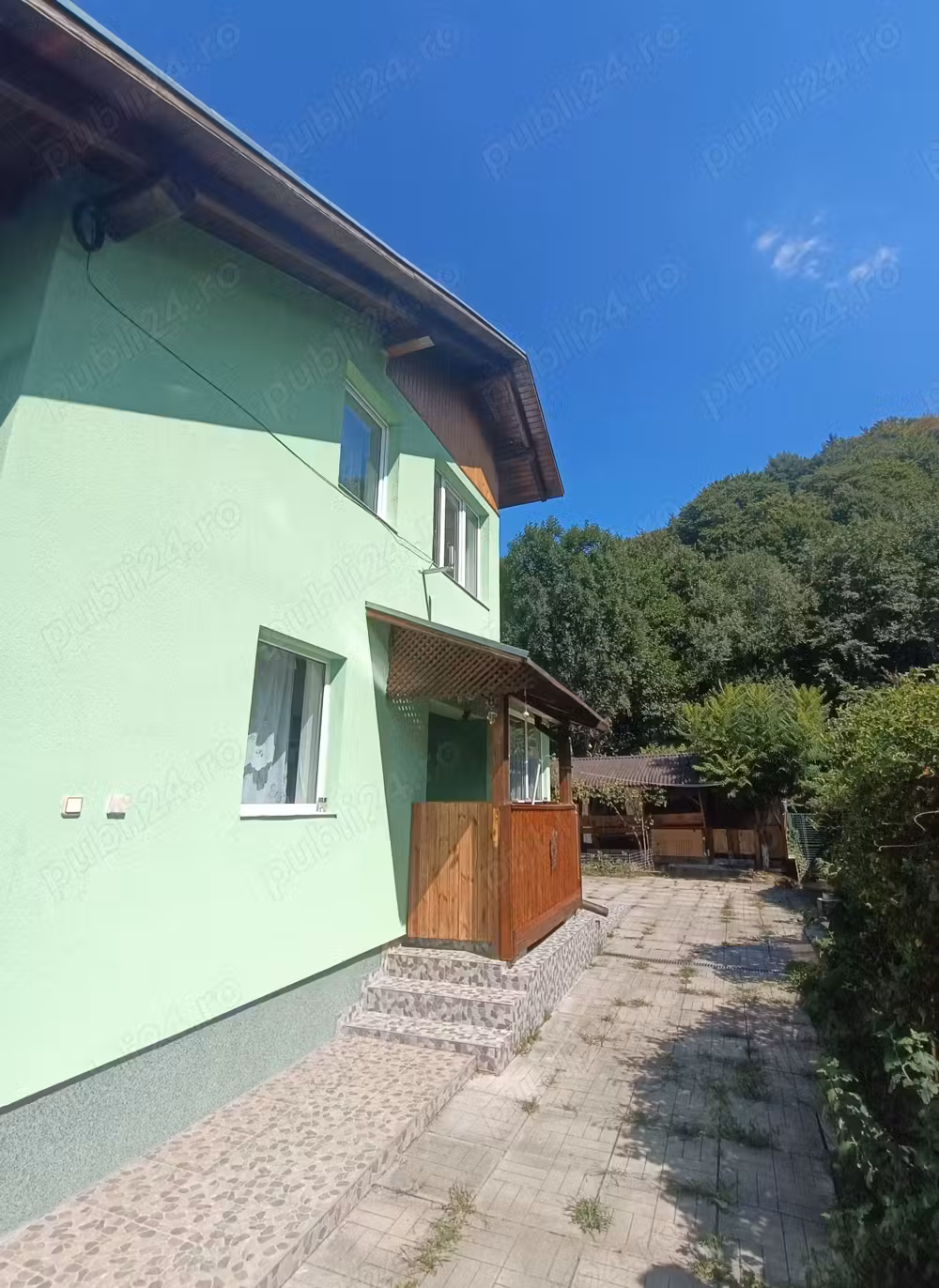 Vand casa, zona turistica Dejani, jud Brasov