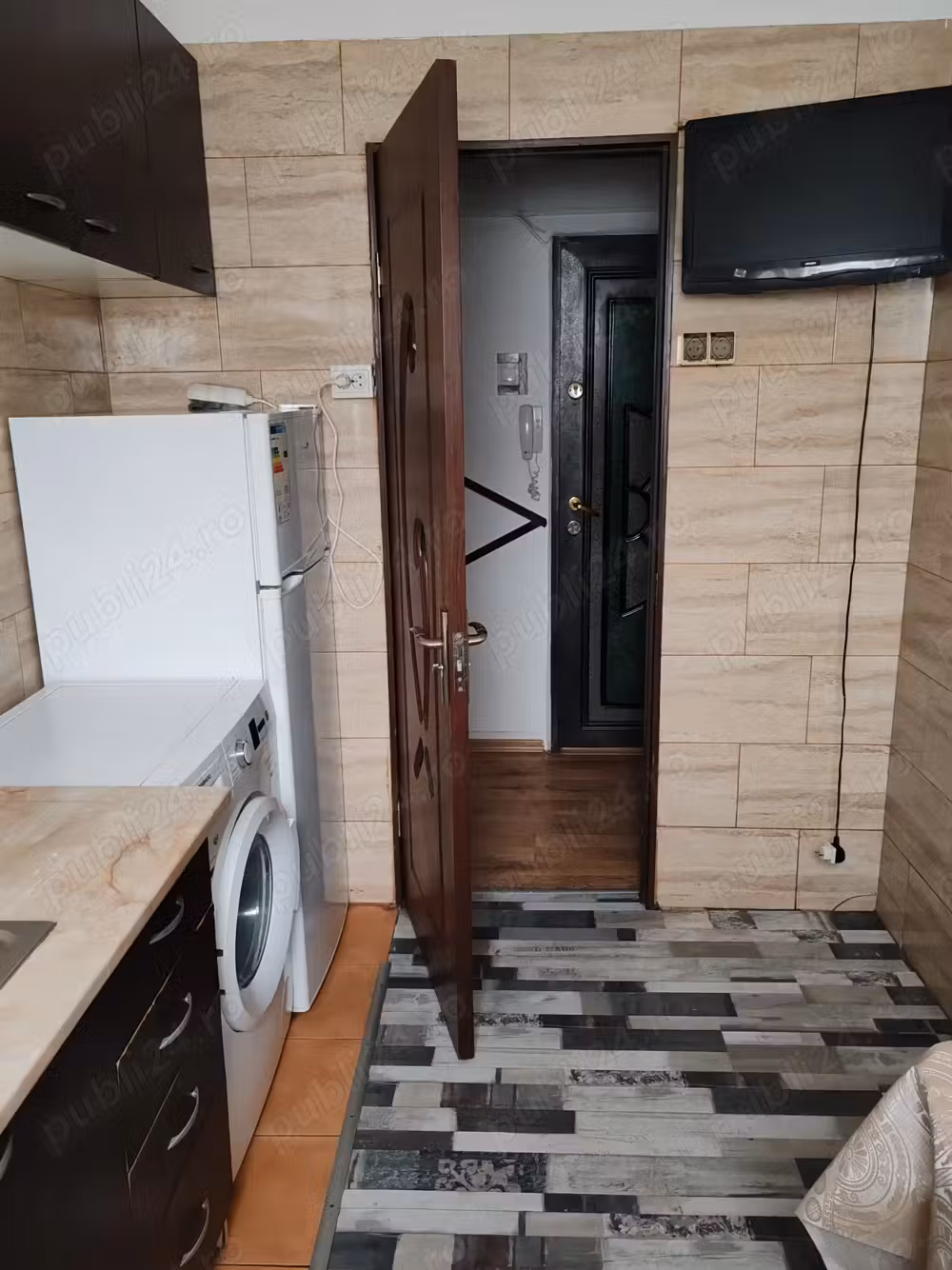 Închiriez apartament
