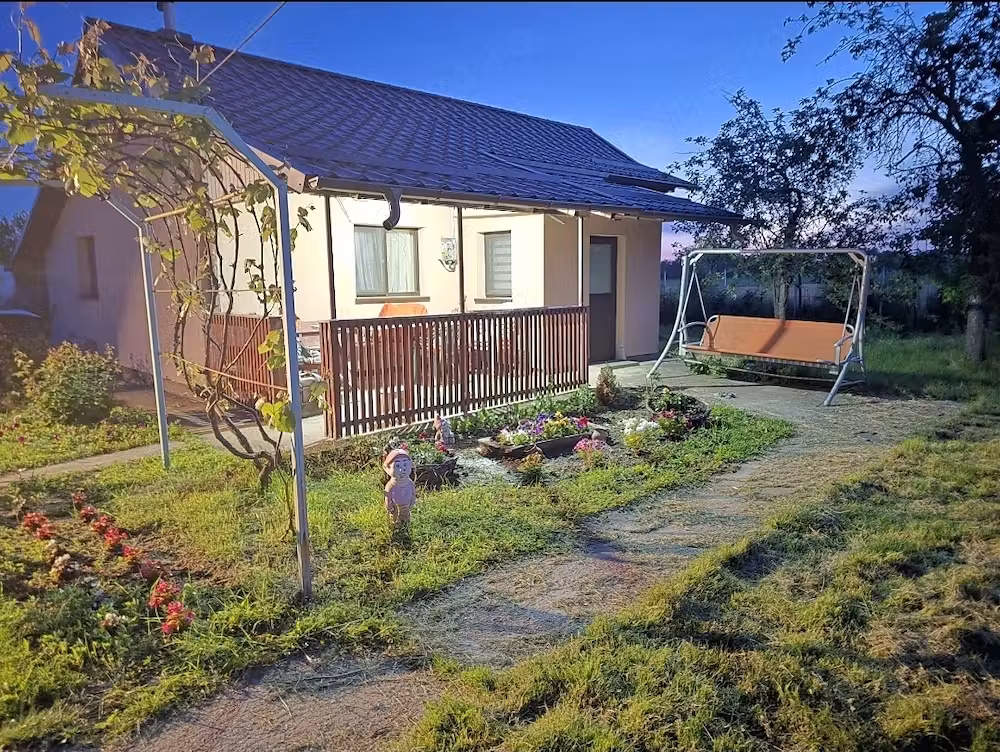 Casa la tara de vanzare cu teren, livada si solar profesional