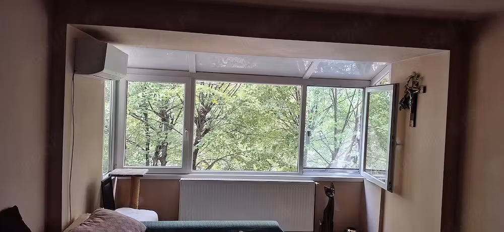 Vand apartament 2 cam et4 str VASILE LUCACIU NR 17