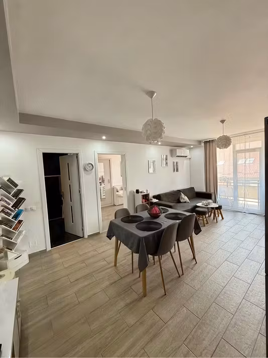 Apartament Floresti