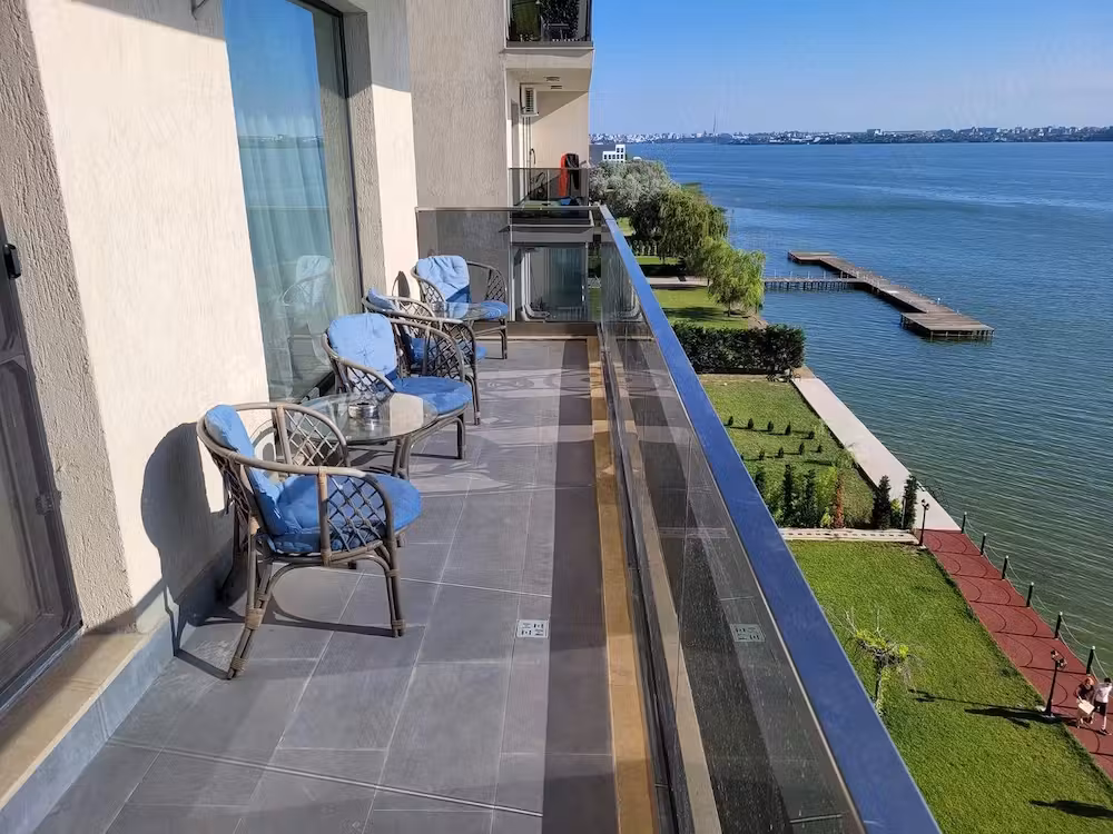 Apartament 3 camere cu vedere la lac, mobilat si utilat lux, parcare subterana