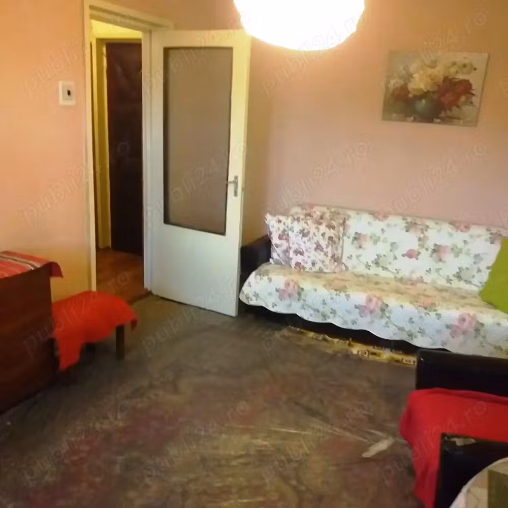 Vând apartament 3 camere zona Vlaicu
