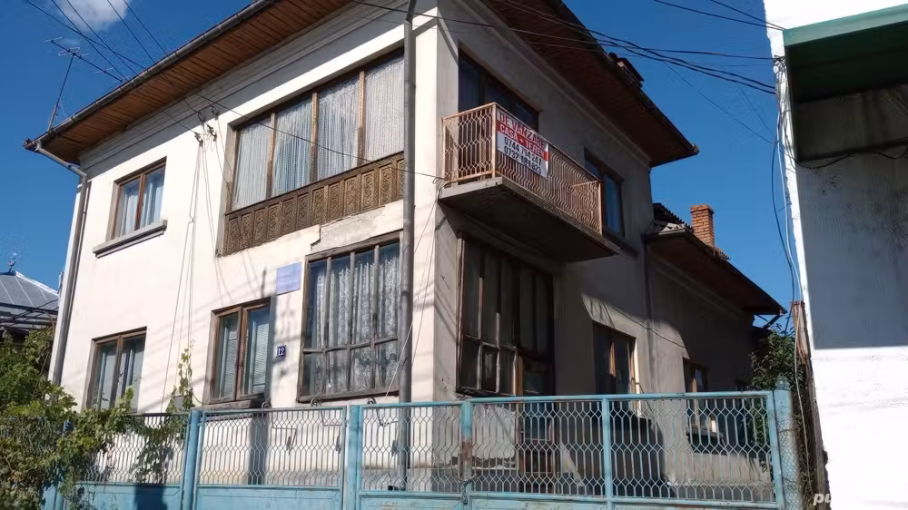 Se vinde casa, dependinte si teren in localitatea Domnesti, judetul Arges