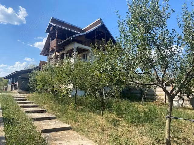 Vand casa Dragasani, Carcadiesti