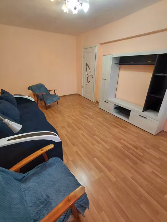 Apartament Republicii, Mega Image