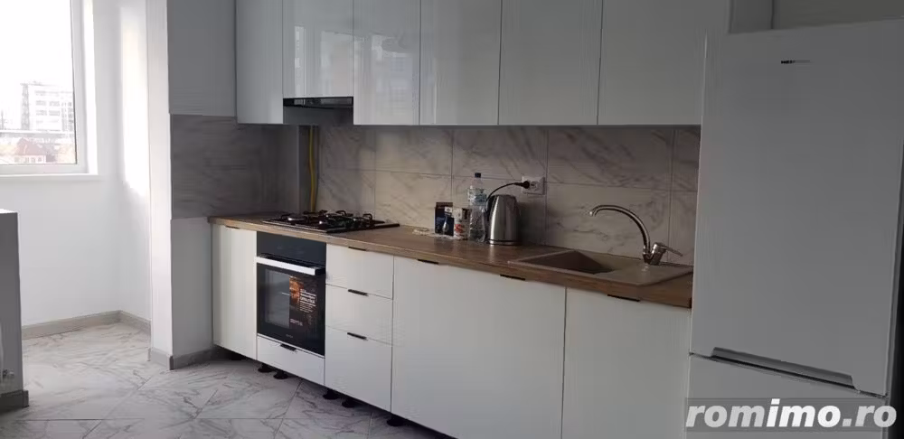 Inchiriez o garsoniera in zona Drumul Taberei, metrou Orizont, centrala proprie