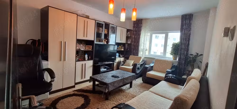 Apartament 3 camere de vânzare