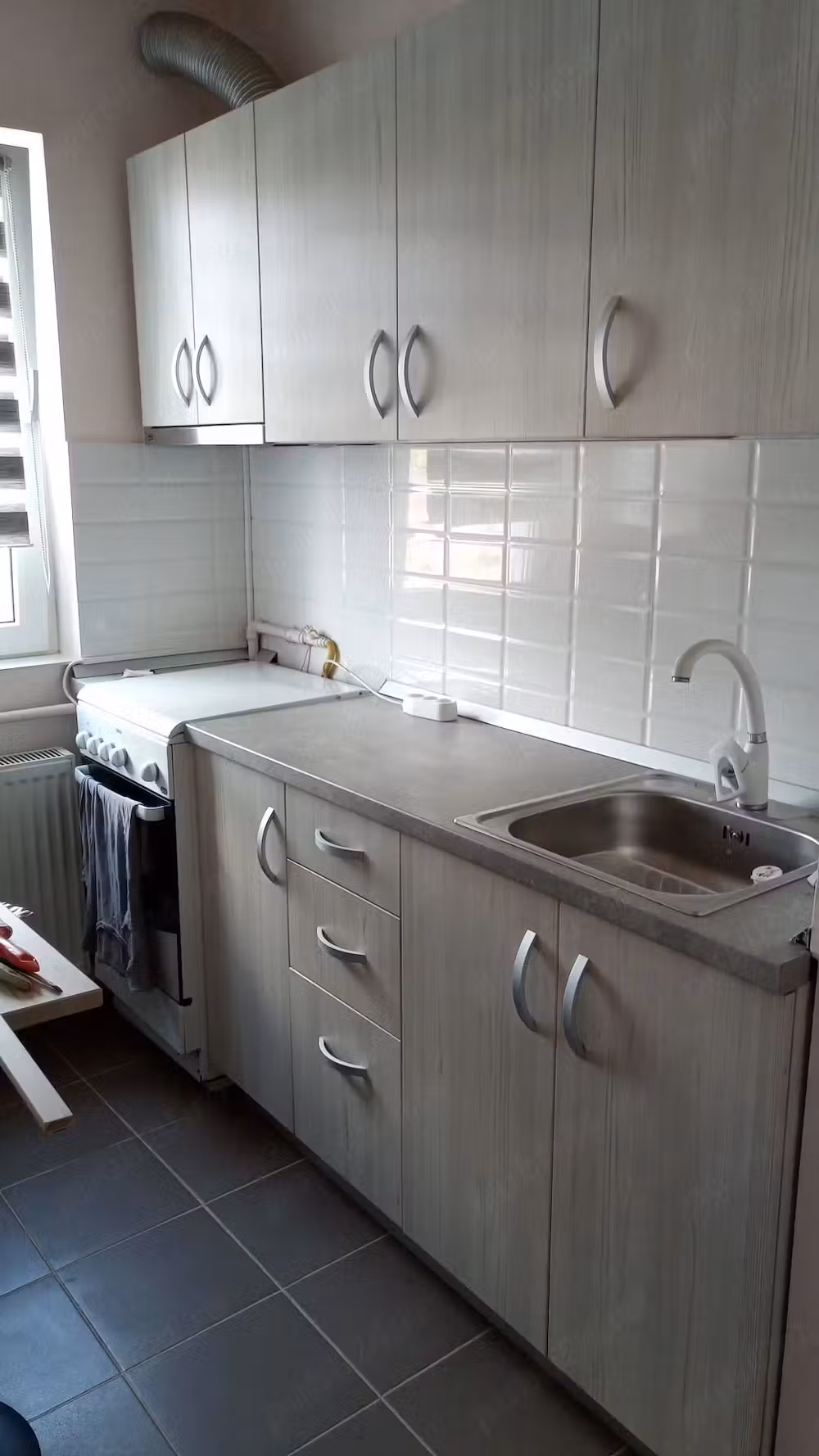 Închiriez apartament cu 2 camere
