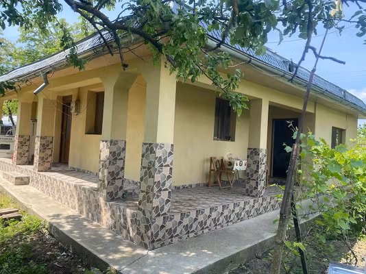 Casă Bacanie%2c depozit materiale constructii