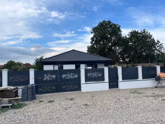 Casă Periferie