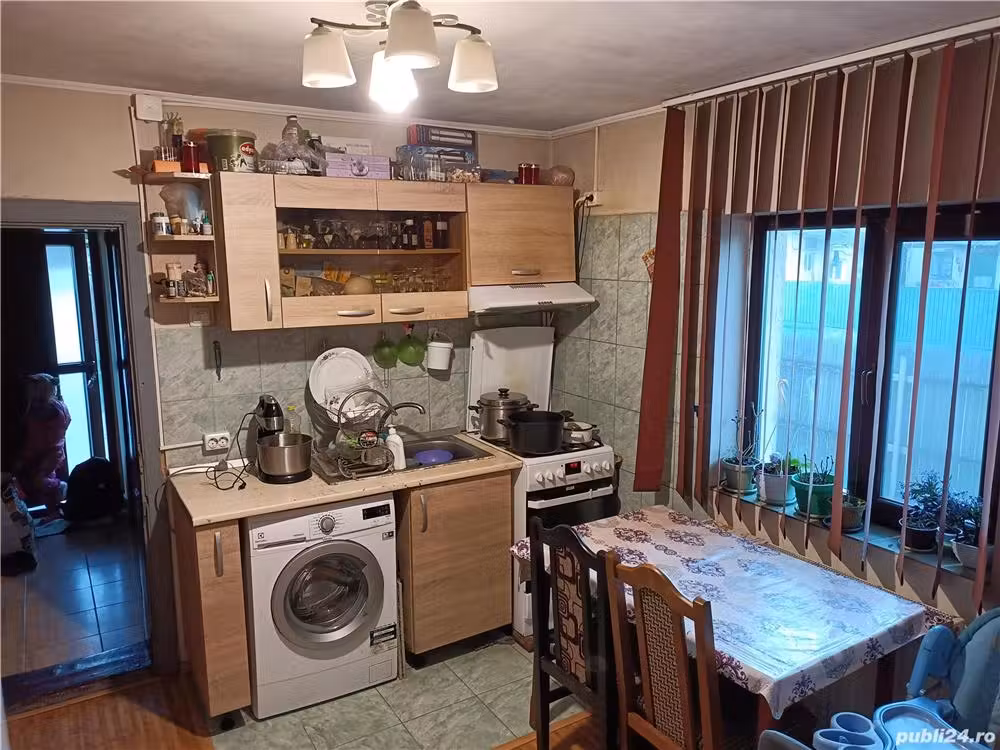 Casă · 3 camere · 75 m², Romani, Băbeni