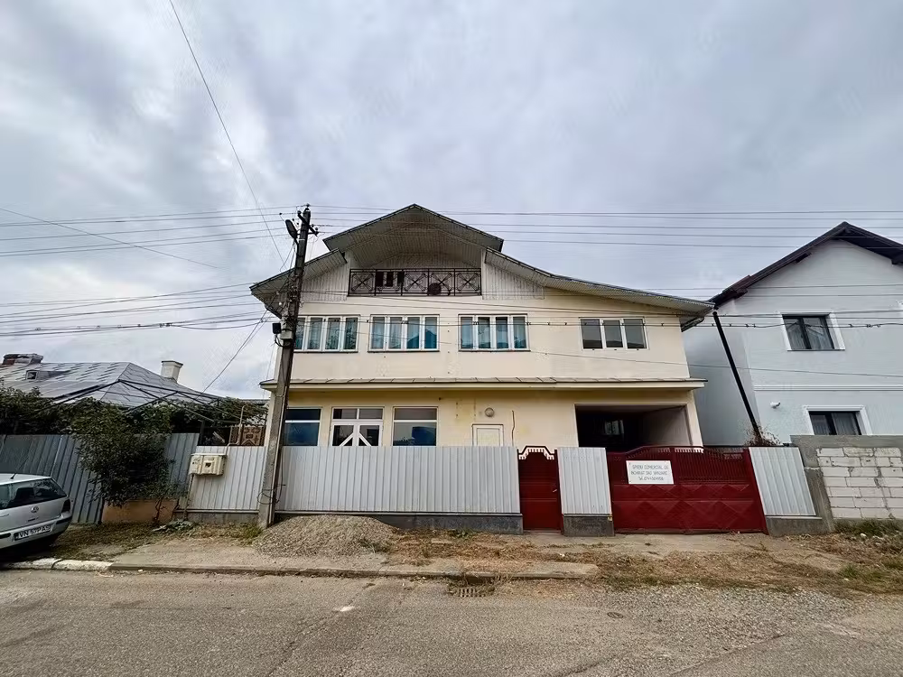 Casă Spațiu Comercial - Adjud - VN