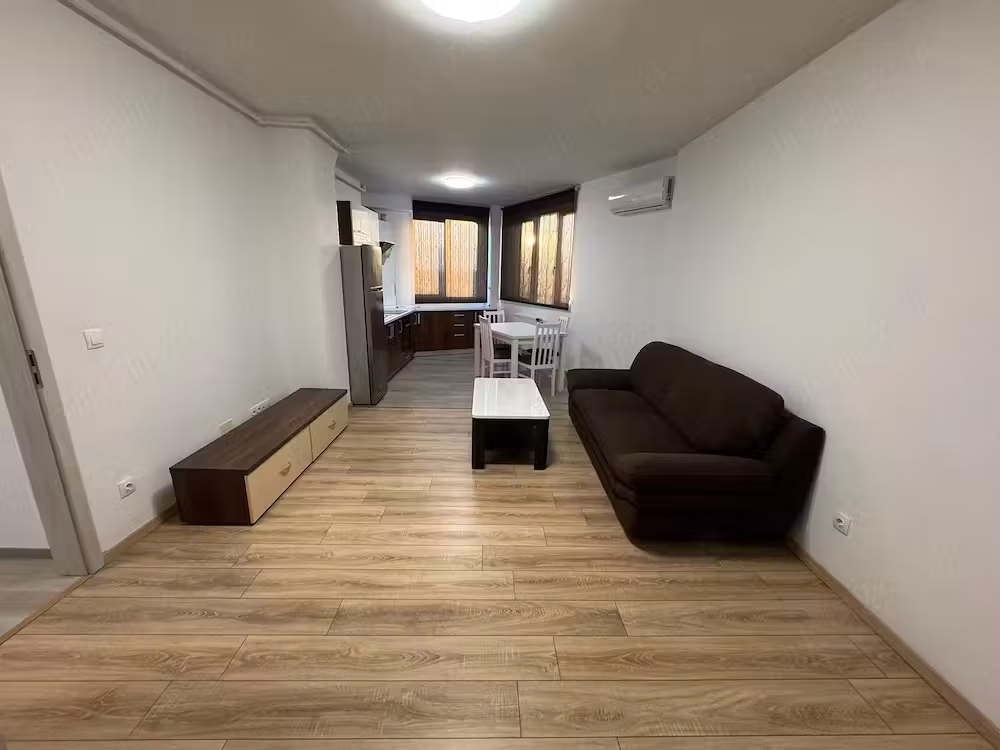 Inchiriez Apartament 2 camere zona Cantemir