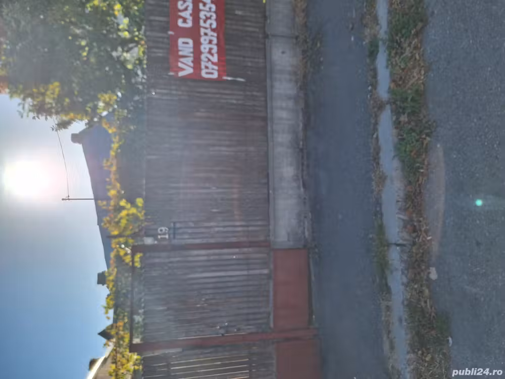 Vand 2 corpuri de casa