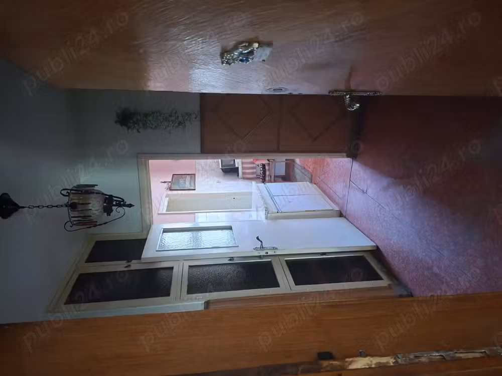 Persoană fizică 3 camere Rogerius 92500 euro negociabil