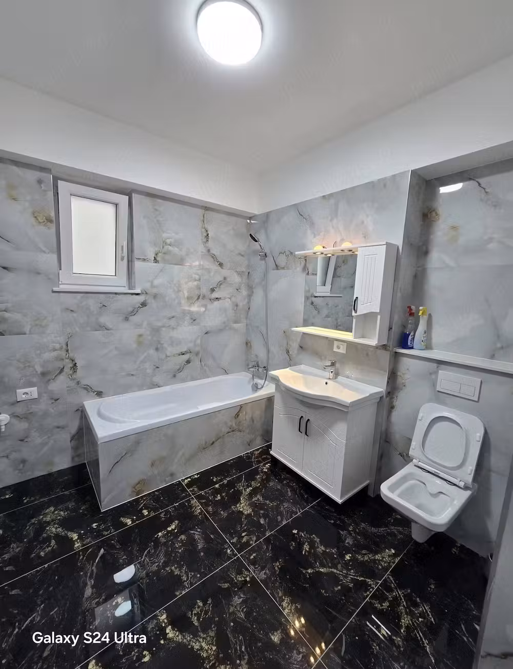 Apartament  imobiliare - garsoniere de închiriat Suceava, Strada Traian Vuia.