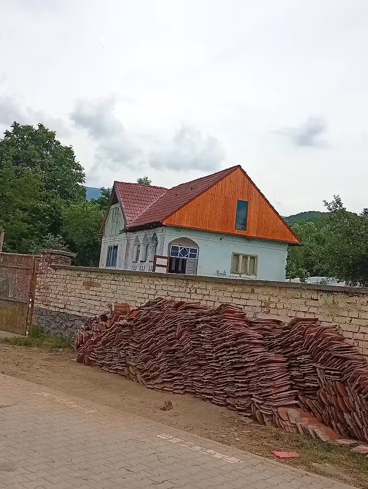 Vand casa in sebesu de sus