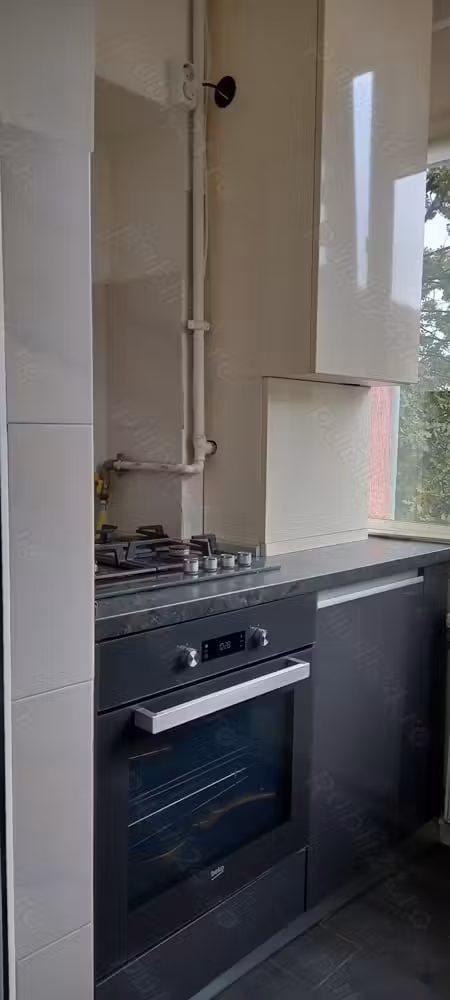 Vind apartament 3 camere, decomandat,mobilat modern,zona Lipovei