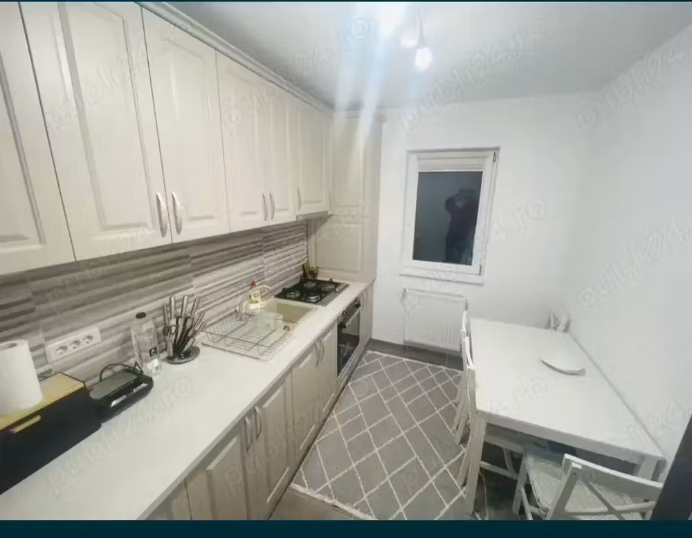 Vand apartament 3 camere