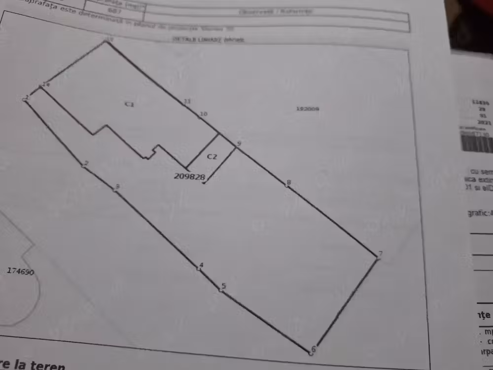Vand teren cu casa demolabila