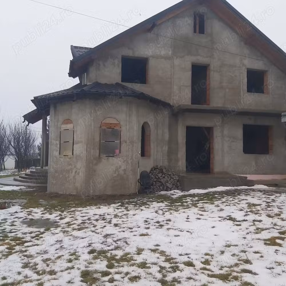 Casă · 5 camere · 170 m², Catamaresti-Deal, Botoșani