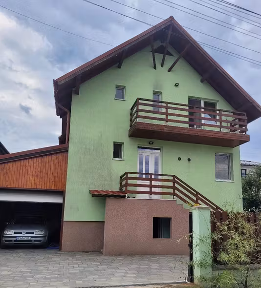 Casă Livezeni