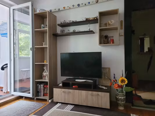 Apartament Democratiei