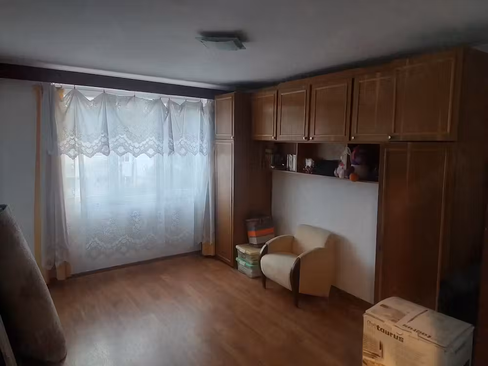 Vând apartament două camere decomandat etaj 1