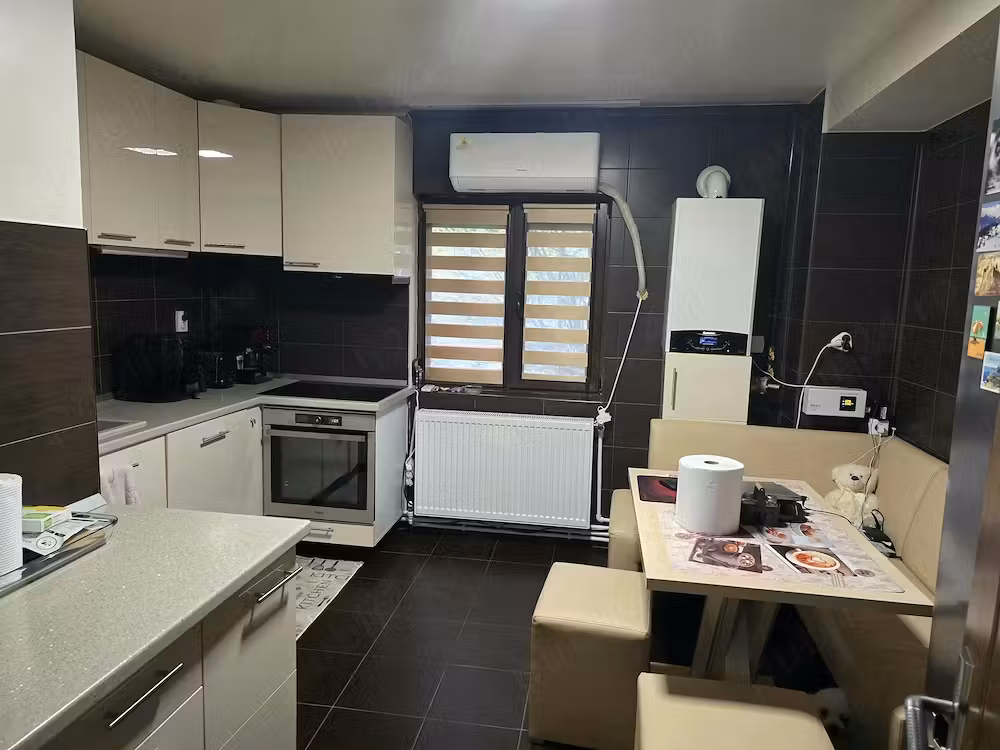 Apartament cu 4 camere de vanzare