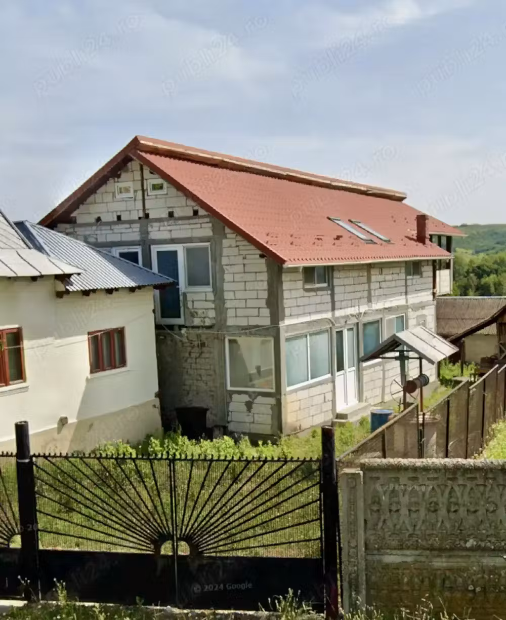 Casă · 5 camere · 300 m², Sutesti, Drăgășani