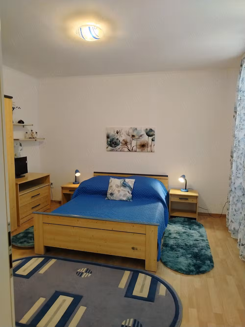 Inchiriez apartament în vila