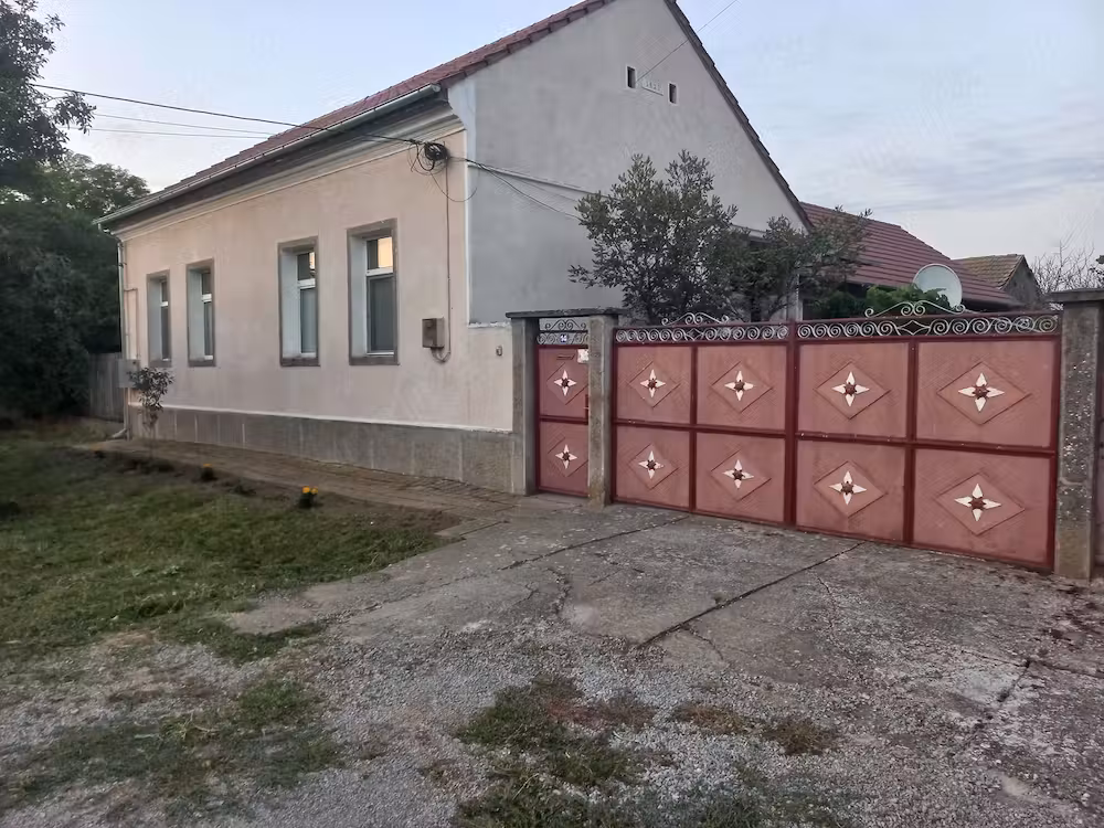 Vând casă cu gradina și curte în Sânmartin jud Arad