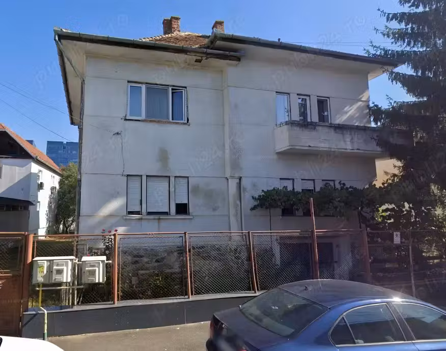 Persoana fizica vand apartament la casă Sibiu, zona Stadion-Sala de sport