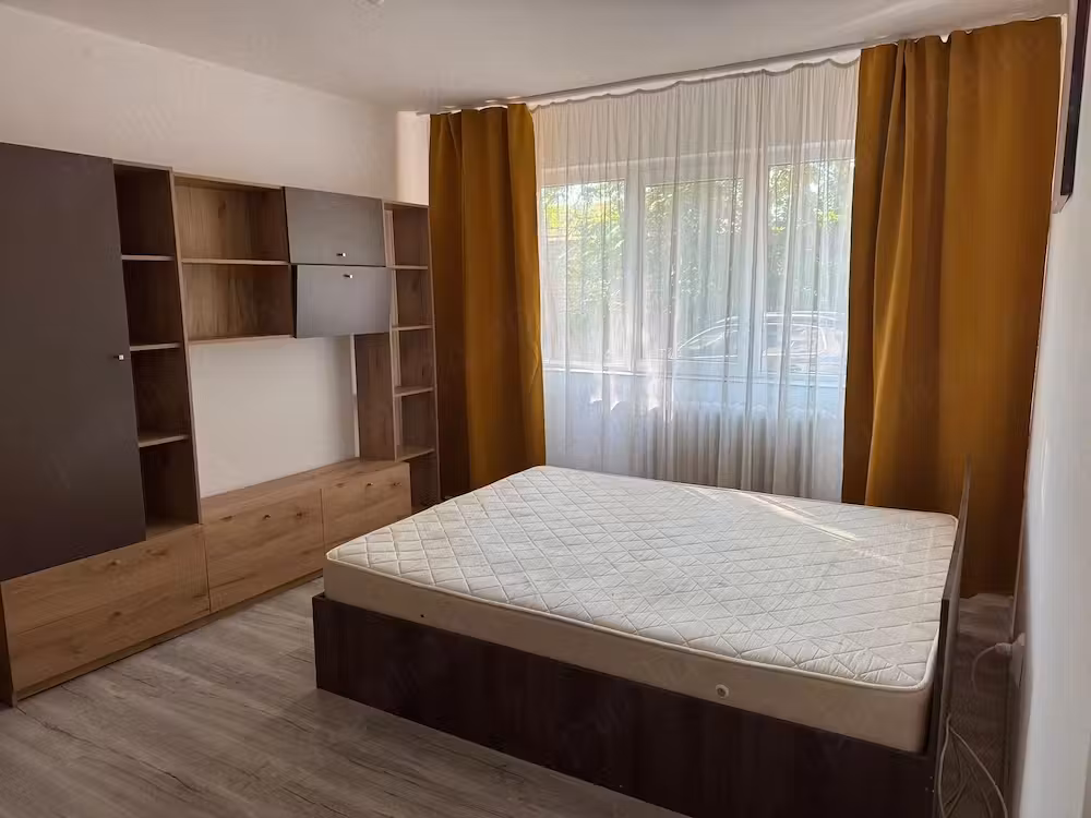 Închiriez apartament o cameră