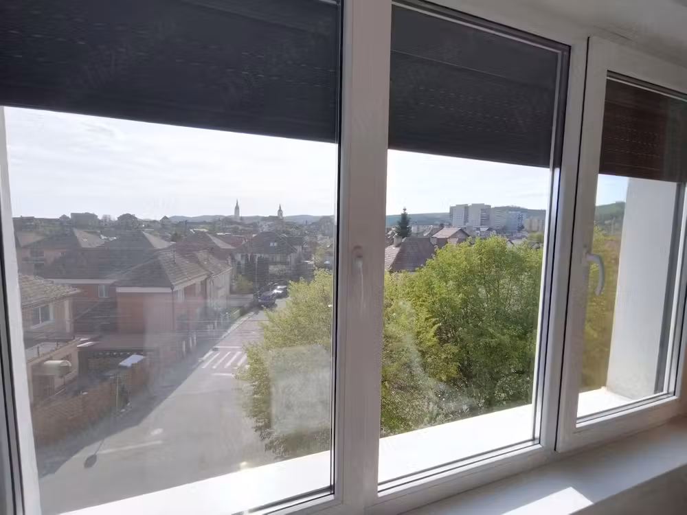 Vand apartament decomandat 2 camere, fara balcon, Medias, etaj 3 4 aproape de Centru