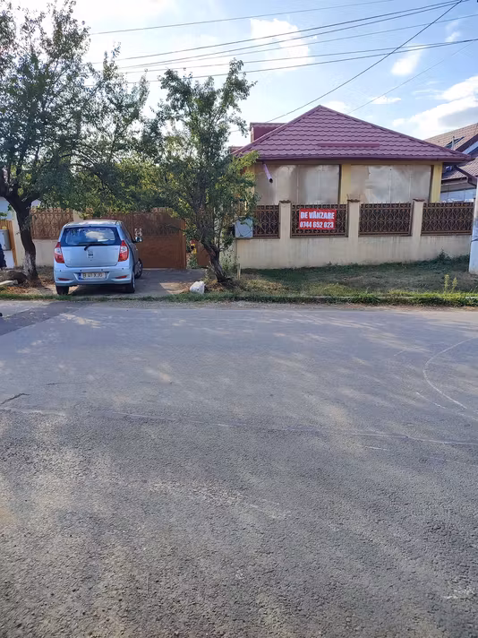 Casă Centru vis a vis de biserica