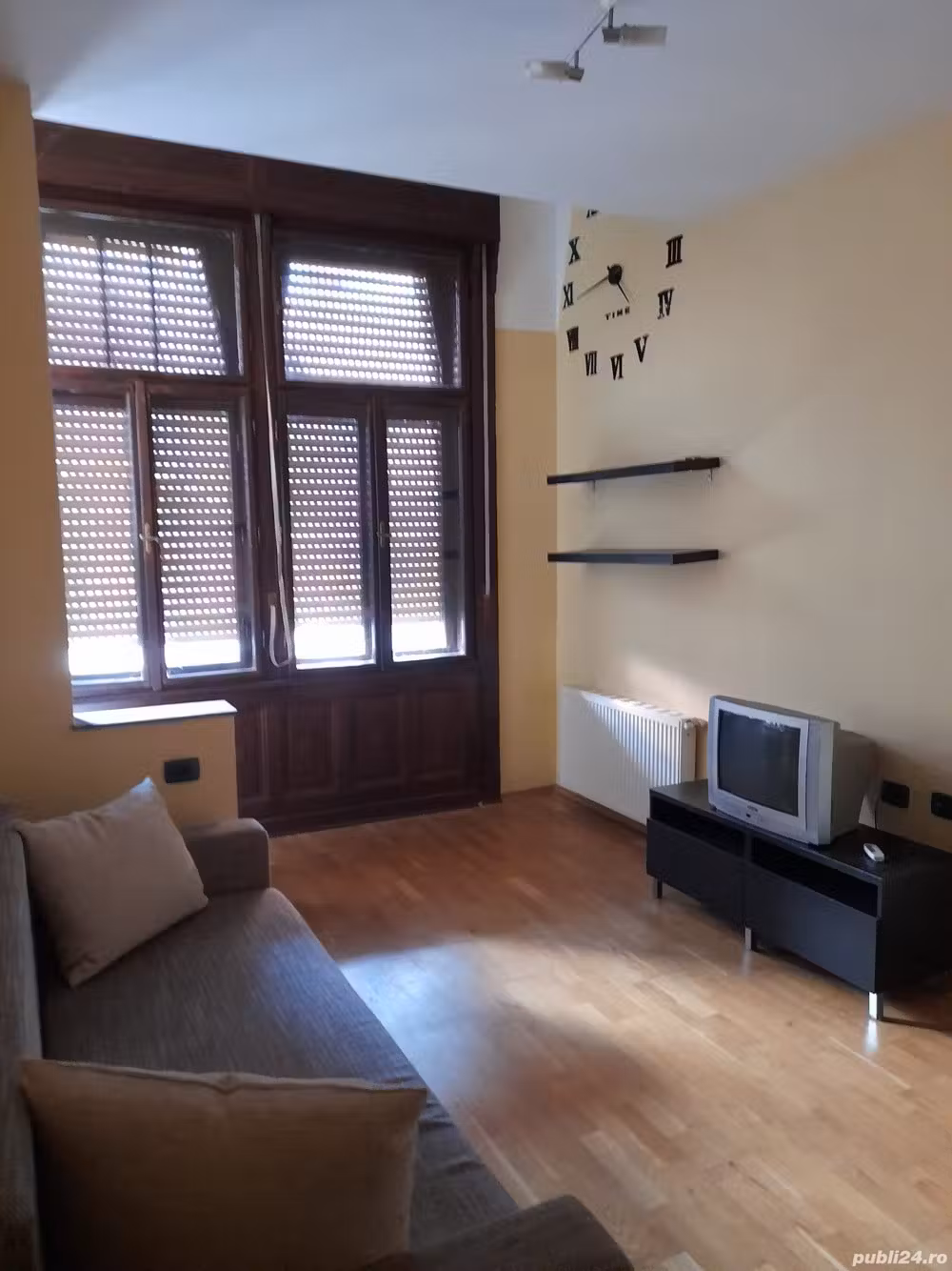 De inchiriat apartament cu 2 camere in cladire istorica
