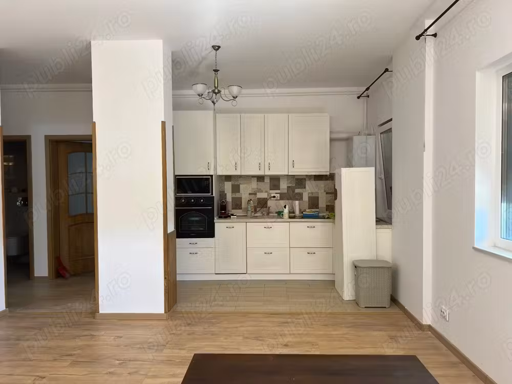 Vand apartament 3 camere, curte + 2 parcari Floresti, Cluj