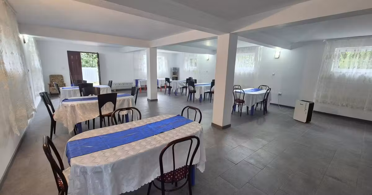 Casă individuală de vânzare cu 10 camere în Arbore