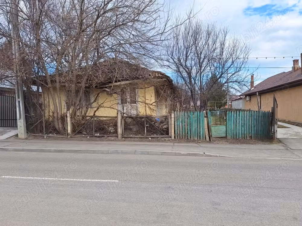 Casă bătrânească de vânzare