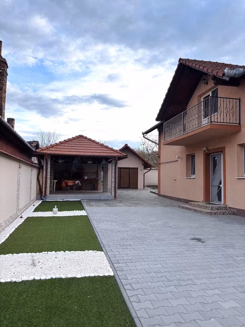 Vând casă în Viișoara
