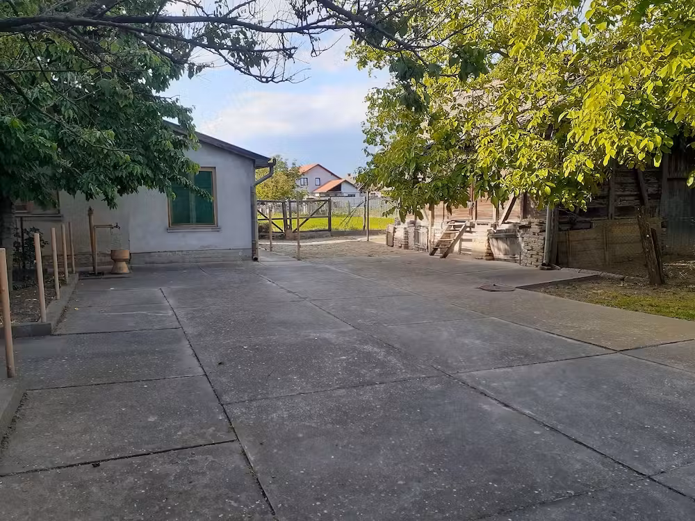 Proprietate în Nădlac: casă 5 camere + teren 892 mp + 1076 mp