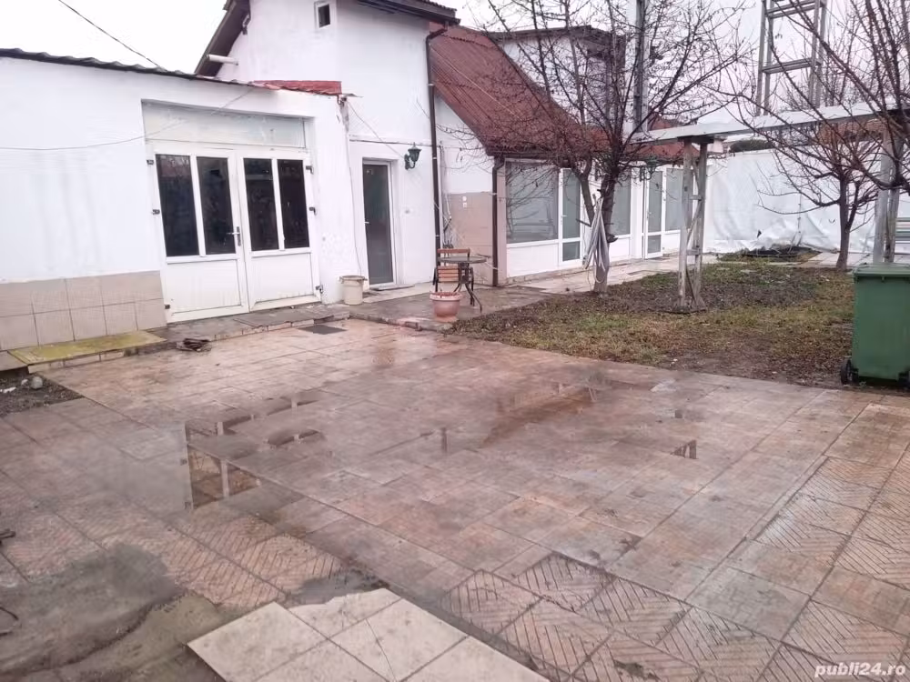 Vând imobil