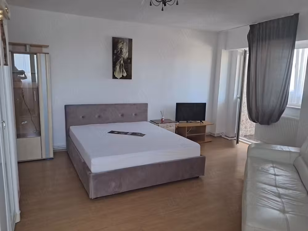 Inchiriez garsoniera zona City Mall-Tomis 3